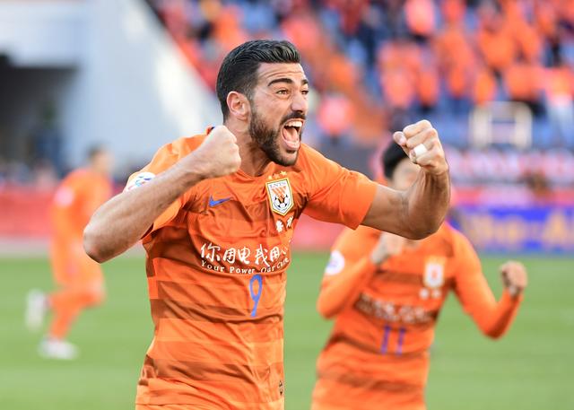 菲尼克斯太阳训练开放日；赛前队长鼓劲引欢呼；亚冠在即；资深球员宣示担当(菲尼克斯太阳队nba球队)