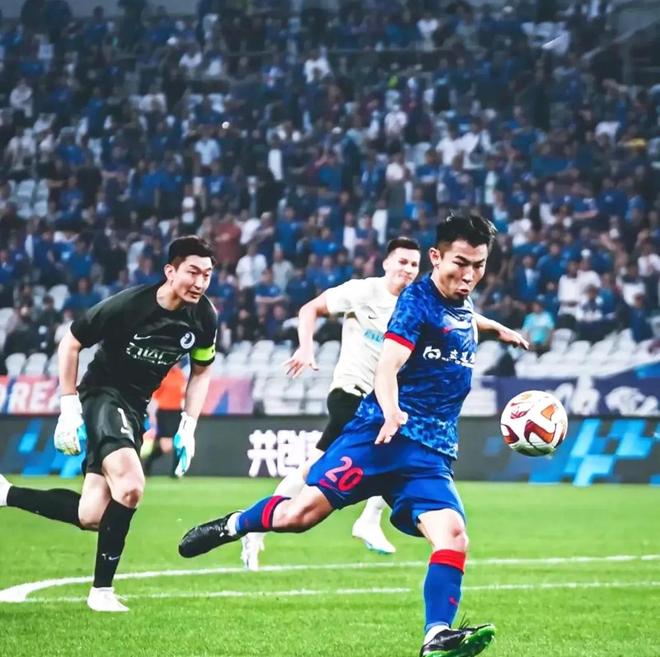 关于里程碑夜!成都蓉城单刀错失;CBA季后赛国际比赛日刷纪录;引发热议;控场能力受关注的信息 关于里程碑夜!成都蓉城单刀错失;CBA季后赛国际比赛日刷纪录;引发热议;控场能力受关注的信息